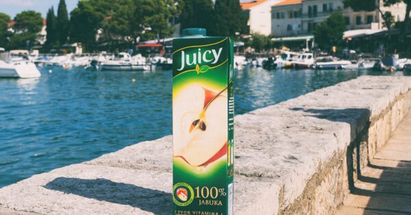 Sok Juicy 100% jabuka na malinskoj rivi.