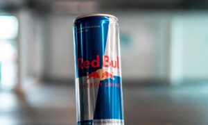 Limenka energetskog pića Red Bull.