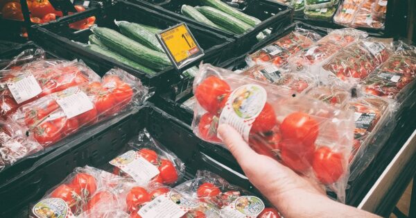 Rajčice na odjelu povrća u Sparu.